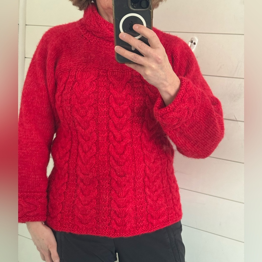 Handknirt Chunky Estimate Size M Red Cable Knit Aran Style high neck